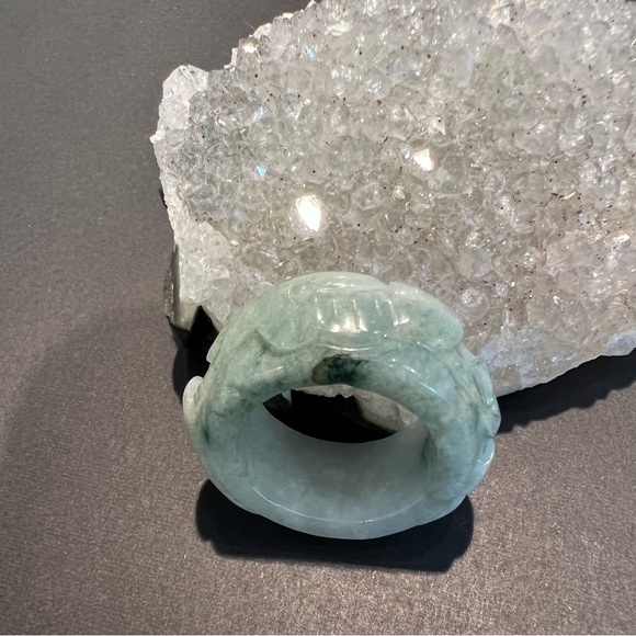 Size 10 carve Jade ring . - Picture 3 of 12